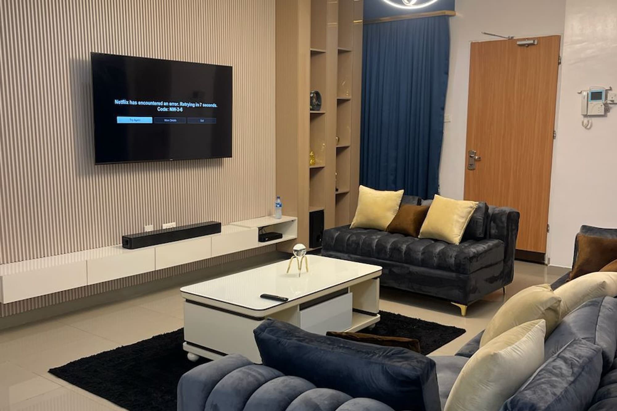 Luxury 4 Bedroom Apartment With Pool image 1