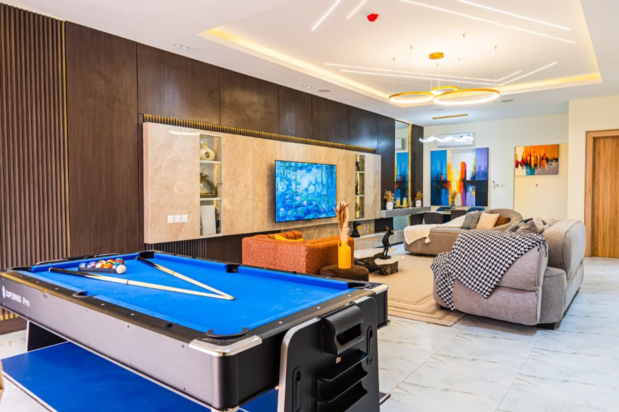 Exquisitely Furnished 3 Bedroom image 1