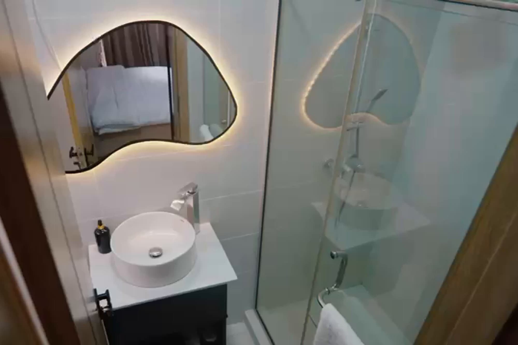The Haven Unit : A Smart 2-bedroom Retreat By Apartments in Lagos