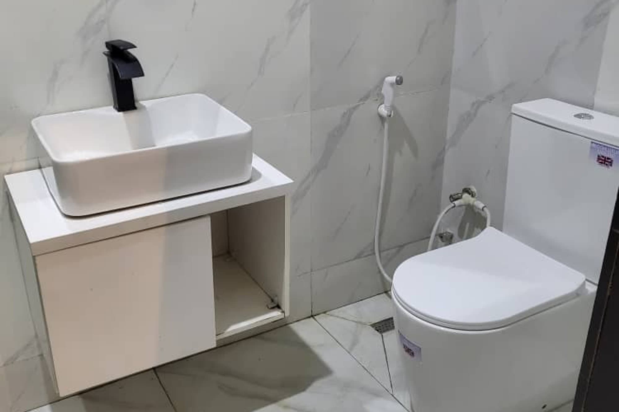 2 Bedroom Apartment (Big 5) in Lekki