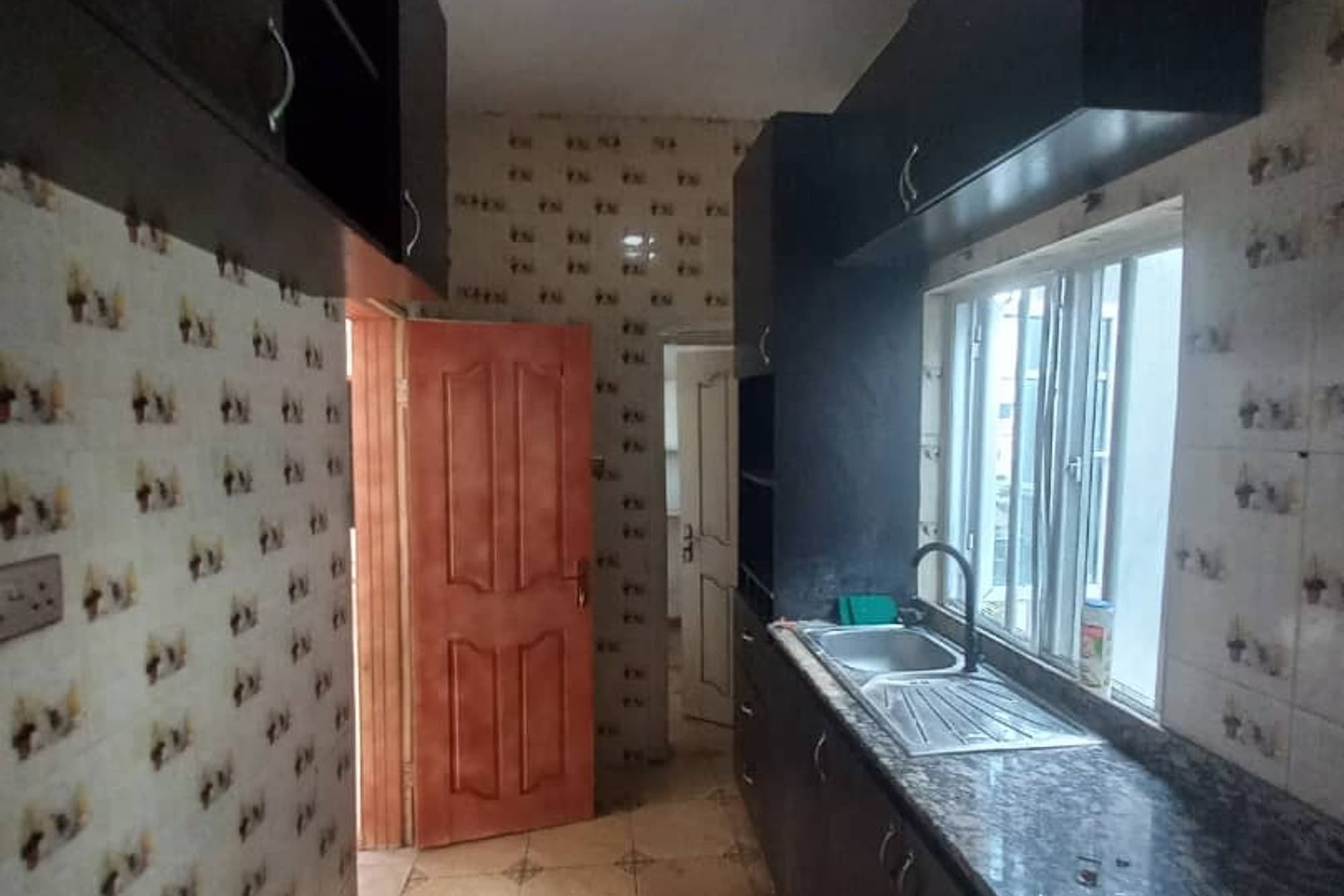 2bedroom Flat Upstairs With 2 Balconies in Lekki