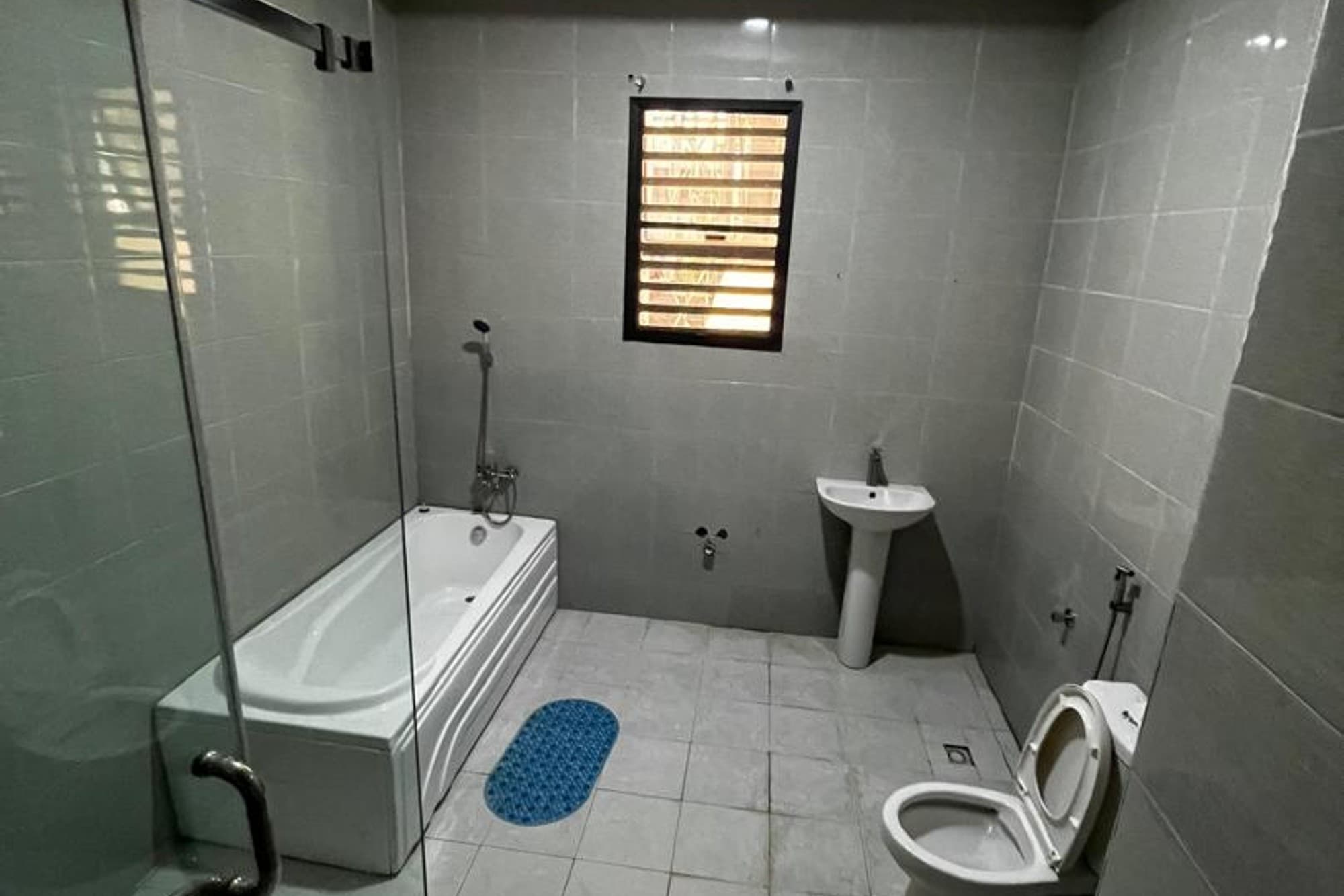 Luxurious 3 Bedrooms Apartment image 1