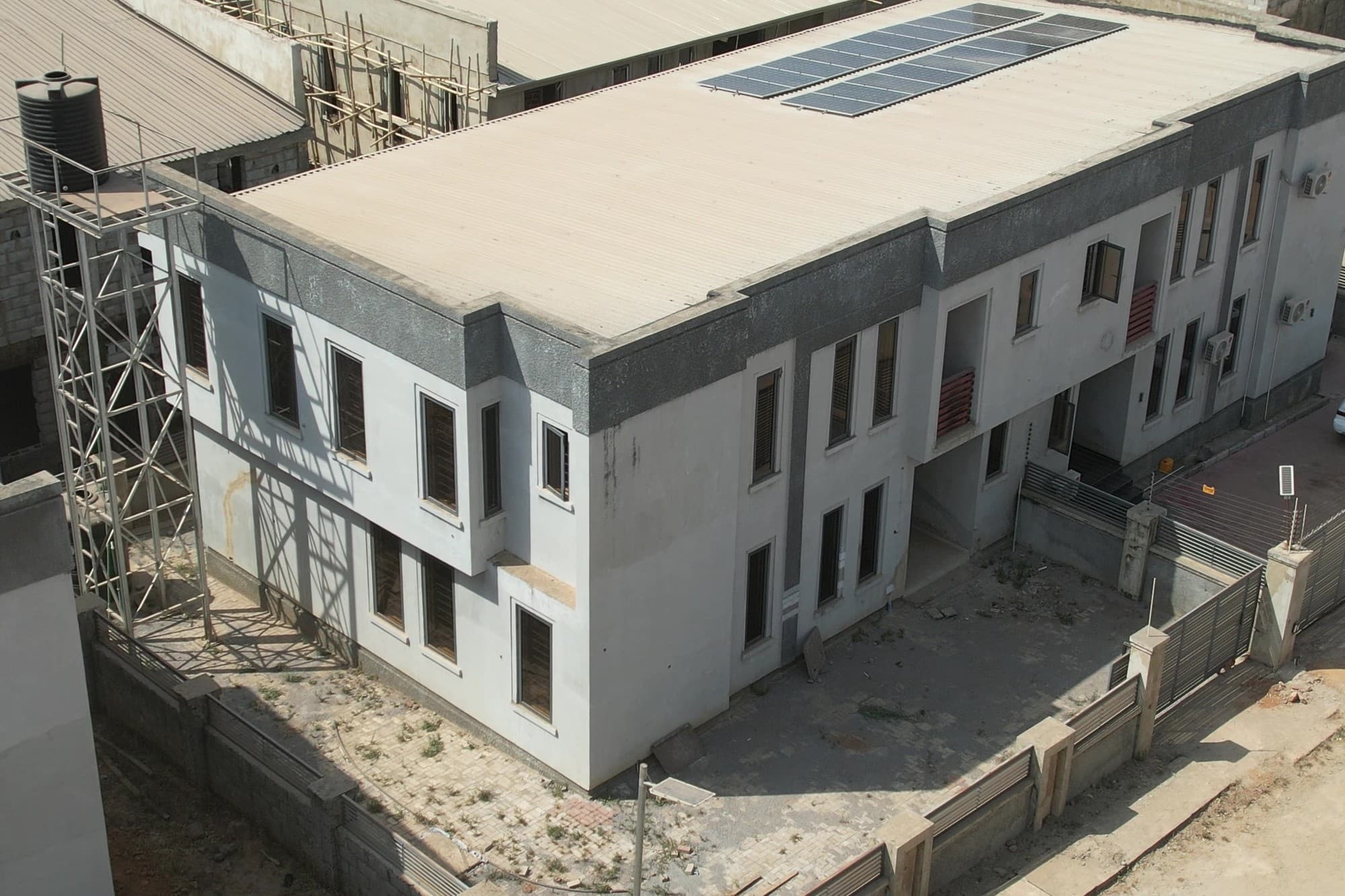 Spacious 4-bedroom Semi-detached Apartment image 1