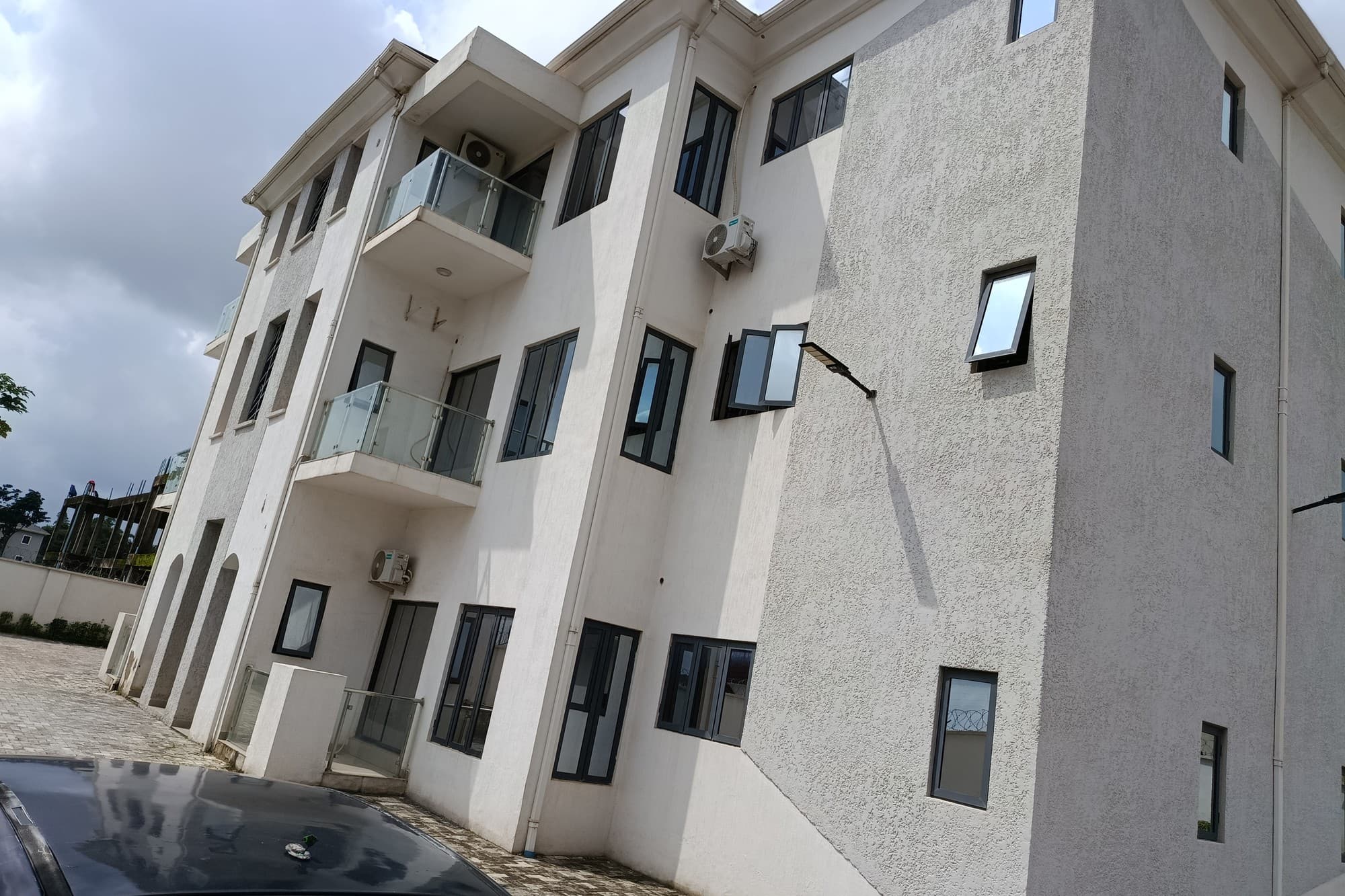 Furnished 3 Bedroom Apartment With Bq image 1