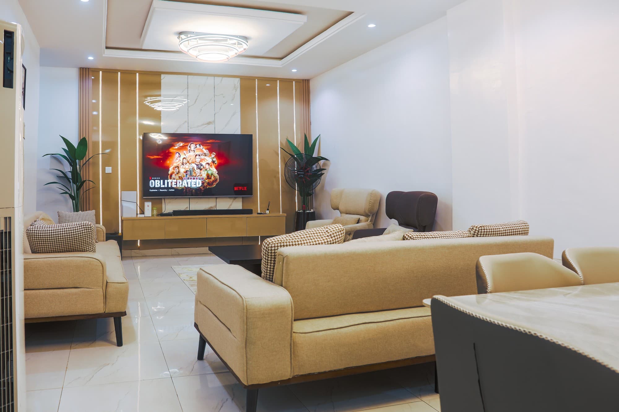 Luxe Apartment image 1