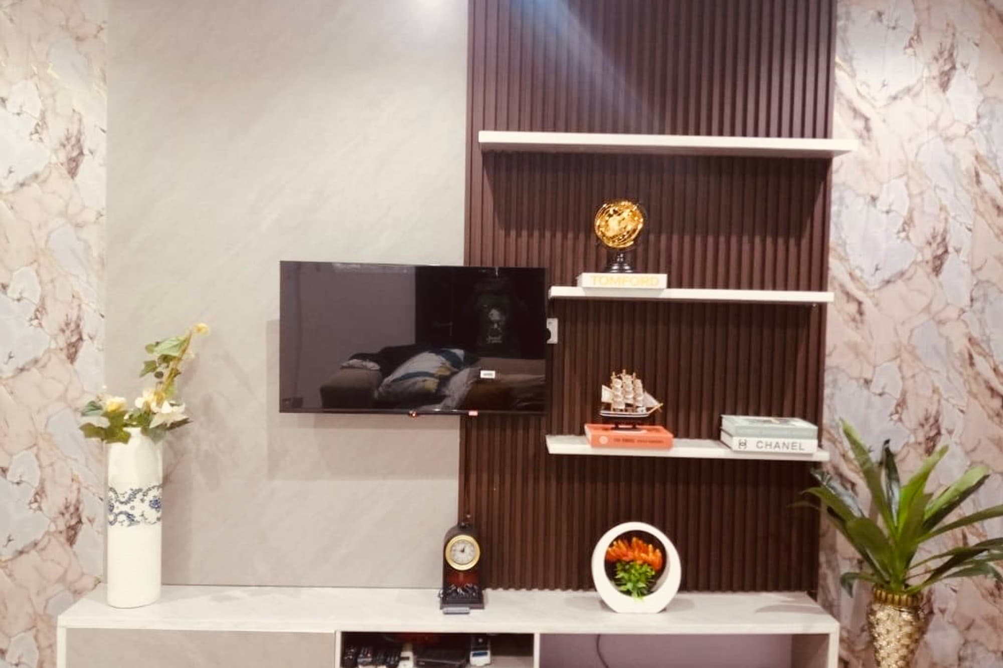 Stylish Luxury 4 Bedroom At Its Best image 1