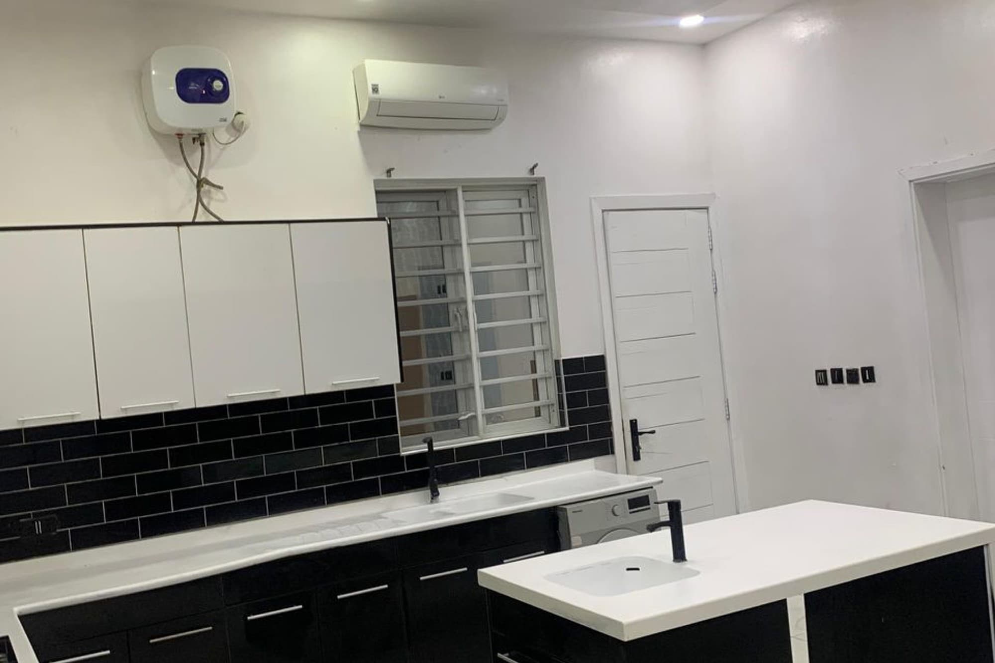 5 Bedroom Detached Furnished Duplex At Osapa London, Lagos For Sale @n500m / Rent @n20m Per Annum in Lagos