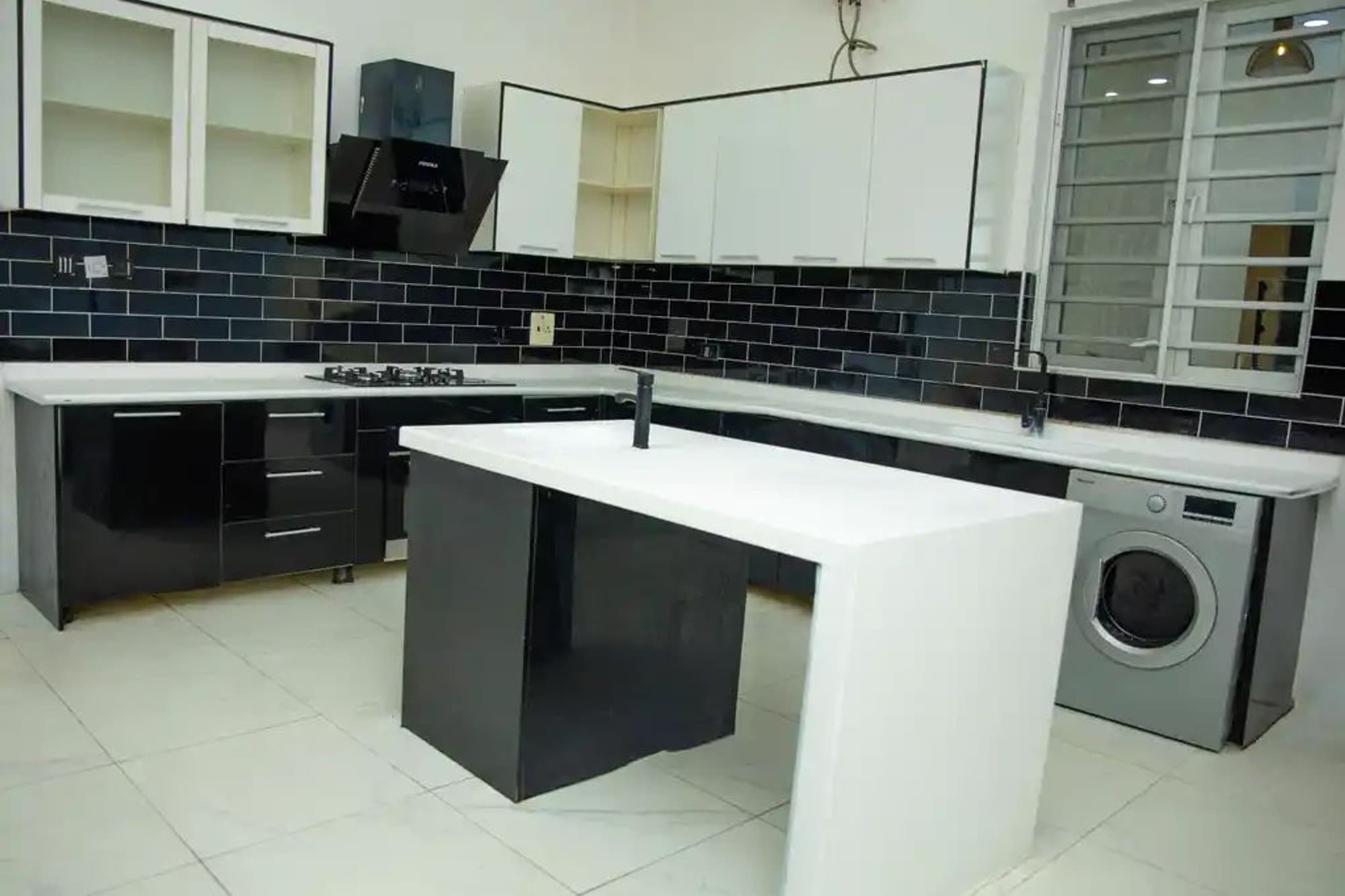 5 Bedroom Detached Furnished Duplex At Osapa London, Lagos For Sale @n500m / Rent @n20m Per Annum in Lagos