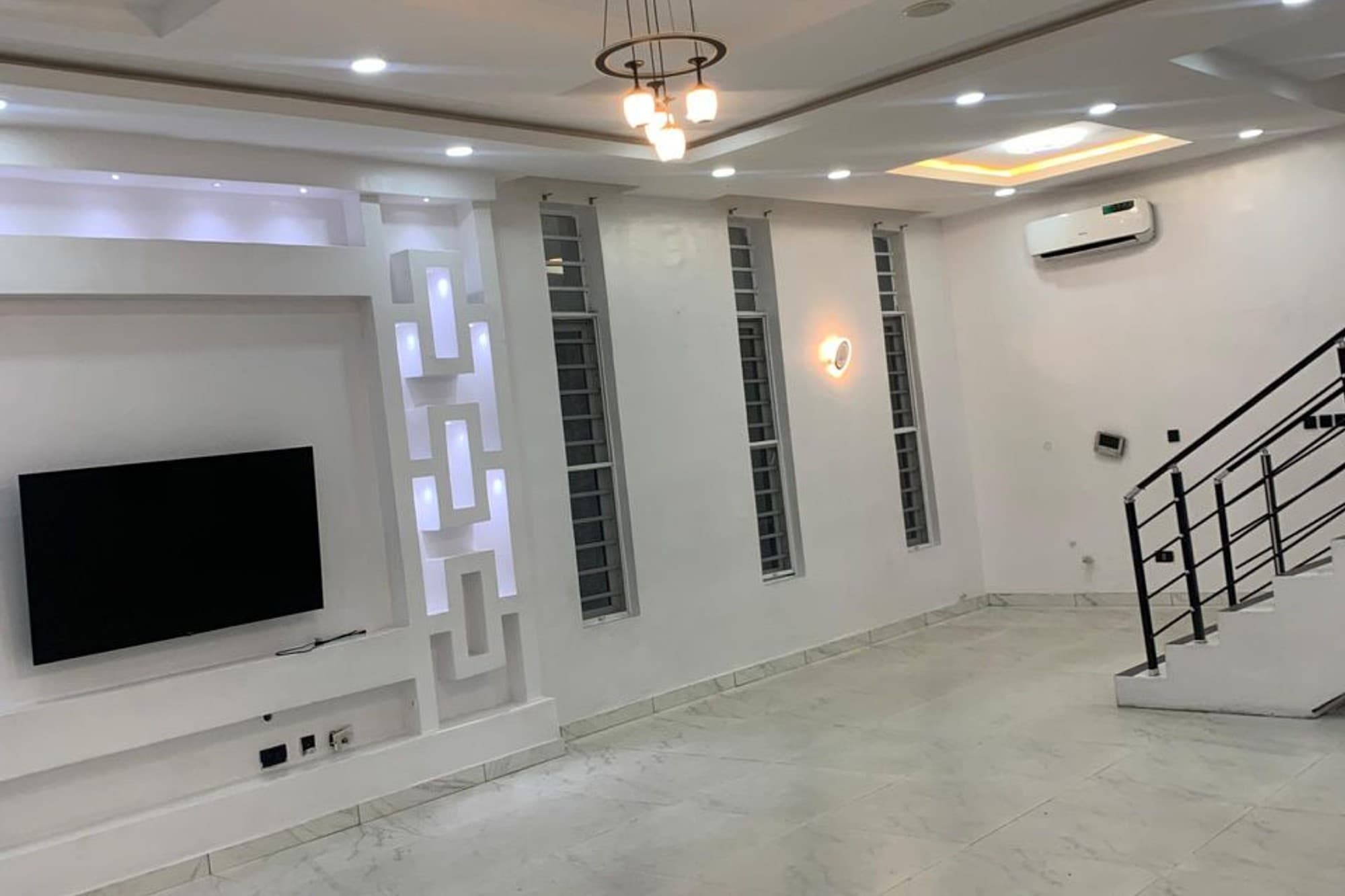 5 Bedroom Detached Furnished Duplex At Osapa London, Lagos For Sale @n500m / Rent @n20m Per Annum in Lagos